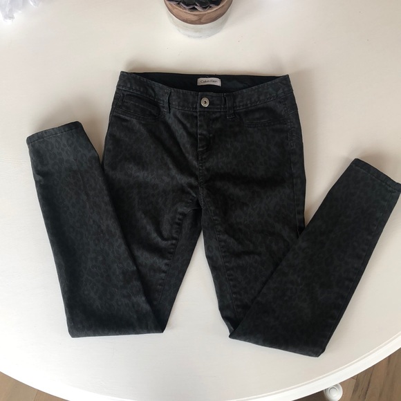 EUC Calvin Klein size 2 - Picture 1 of 6